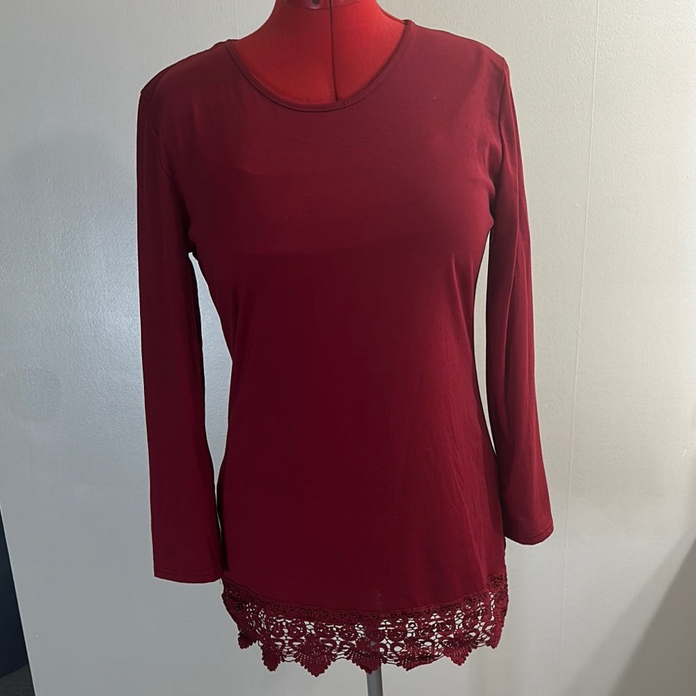 Elegant Burgundy Lace Hem Tunic Top sz M unbranded